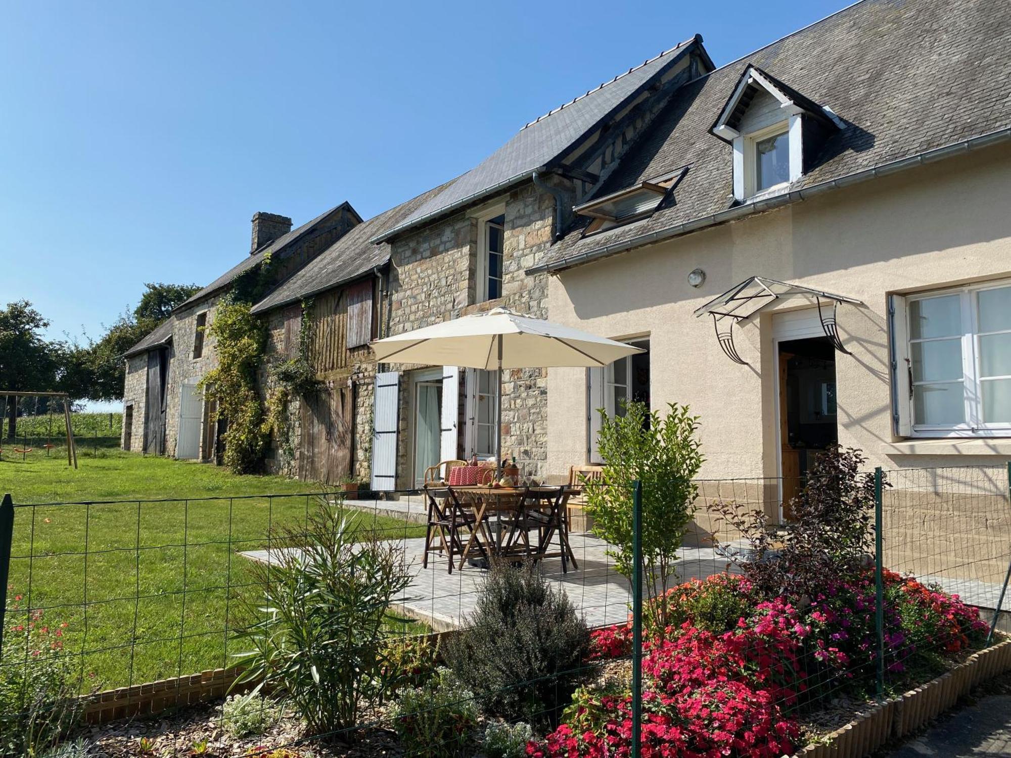 Entire Farm House Stay, La Gerouardiere Barenton Εξωτερικό φωτογραφία